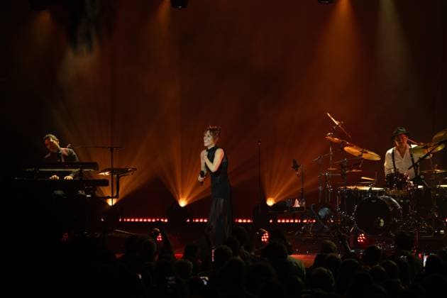 ZAZ performs at La Riviera The French singer ZAZ during her concert at La Riviera, on November 5, 2025, in Madrid Spain ZAZ presents both her greatest hits and new songs from her upcoming album Sains et saufs , in her characteristic style that fuses chanson française, jazz and pop 05 NOVEMBER 2025 Madrid Madrid Spain  Copyright: xRicardoxRubiox 7079496