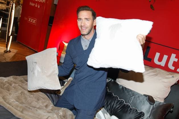 Marcel Remus presents his own bed linen collection at XXXLutz in Nuremberg Nuremberg, 0 11 2025 Marcel Remus at the presentation of the Marcel Remus bed linen collection at XXXLutz in Nuremberg Bavaria Copyright: xMatthiasxGränzdörferx