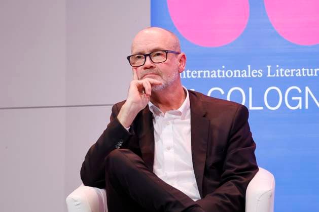 Author Simon Beckett at the Lit Cologne special event to present his new David Hunter crime thriller Knochenkälte at the Flora Cologne, 05 11 2025 NRW Germany Copyright: xChristophxHardtx