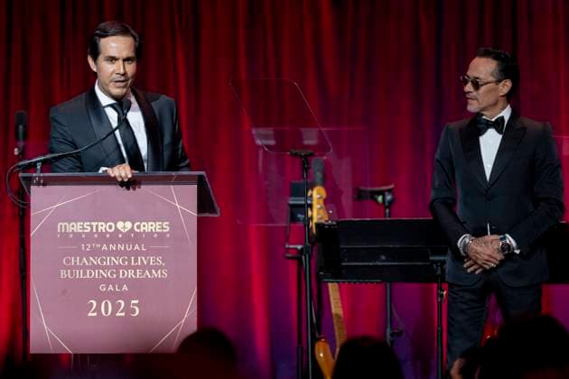 Carvajal President Pedro Carvajal (L) speaks with American musician Marc Anthony during the 12th Annual Changing Lives, Building Dreams Gala in New York, United States, 05 November 2025. 12th Annual Changing Lives, Building Dreams Gala in New York !ACHTUNG: NUR REDAKTIONELLE NUTZUNG!  Copyright: xAngelxColmenaresx AME5880 20251106-55018450129_1