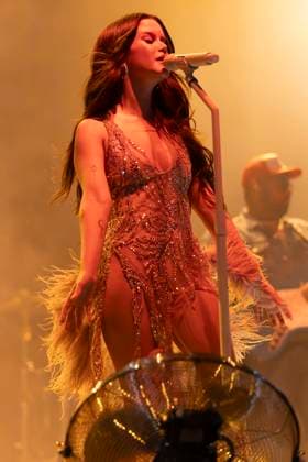 Maren Morris performs at Manchester Albert Hall Maren Morris performs at Albert Hall, Manchester, England, 5th November 2025, Credit:Mike Gray Avalon  Copyright: xMikexGrayx xAvalonx 1050673584