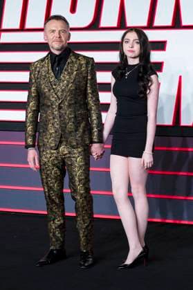 Simon Pegg with daughter Mathilda Pegg at the premiere of the movie The Running Man at Odeon Luxe Leicester Square London, 05 11 2025 Foto:xJ.xEdwardsx xFuturexImagex running_5253