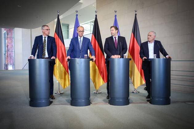 Berlin, Steel Summit in the Federal Chancellery, Press conference Press statements by Federal Chancellor Friedrich Merz CDU , Finance Minister Lars Klingbeil SPD , the President of the German Steel Federation, Gunnar Groebler, and the 2nd Chairman of IG Metall, Jürgen Kerner on 06 11 2025 in the Federal Chancellery in Berlin Berlin Federal Chancellery Berlin Germany