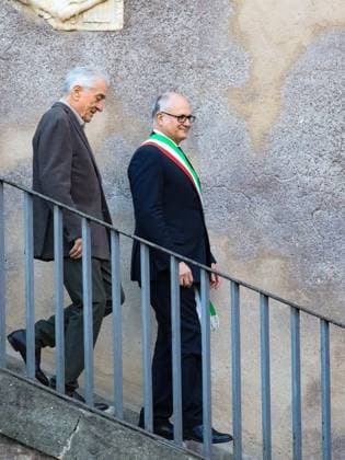 Robert De Niro Recieves The Capitoline Wolf - Rome Rome, Robert De Niro receives the Capitoline Wolf from Mayor Roberto Gualtieri, in Rome, Italy on November 6, 2025. Photo by Giandomenico D Angelo IPA ABACAPRESS.COM Rome Italy  Copyright: xIPA ABACAx