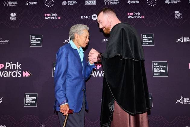 November 6, 2025, Toronto, On, Canada: Beverly Glenn-Copeland (left) and Sam Smith walk the red carpet at the 2025 PTP Pink Awards in Toronto, on Thursday, Nov. 6, 2025. Toronto Canada  - ZUMAc35_ 20251106_zaf_c35_189 Copyright: xSammyxKoganx