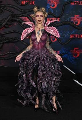 ˜Stranger Things 5™ World Premiere Snitchery, Eleanor Barnes arriving to Stranger Things 5™ world premiere held at the TCL Chinese Theatre on November 6, 2025 in Hollywood, Ca. Hollywood TCL Chinese Theatre California USA Copyright: xLisaxOConnor xAFF-USA.COMx