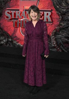 ˜Stranger Things 5™ World Premiere Linda Hamilton arriving to the Stranger Things 5™ world premiere held at the TCL Chinese Theatre on November 6, 2025 in Hollywood, Ca. Hollywood TCL Chinese Theatre California USA Copyright: xLISAxOConnor xAFF-USA.COMx