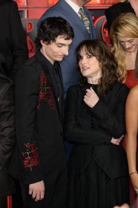Stranger Things 5 Premiere - Los Angeles, USA LOS ANGELES, USA. November 06, 2025: Finn Wolfhard & Winona Ryder at the premiere for Netflix s Stranger Things 5 at the TCL Chinese Theatre. Los Angeles CA USA  Copyright: xPaulxSmith Featureflashx