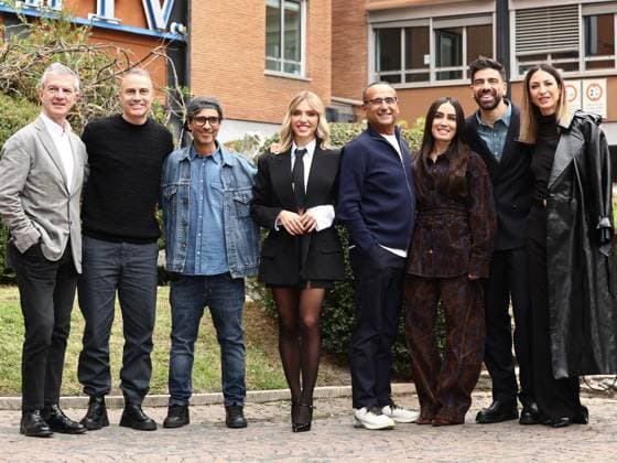 Rome, Italy: Rome, Rai headquarters formerly in Teulada, photocall for the TV show Sanremo Giovani. Pictured: Claudio Fasulo, Daniele Battaglia, Enrico Cremonesi, Carolina Rey, Carlo Conti, Manola Moslehi, Gianluca Gazzoli, and Ema Stokholma. Rome Italy  - ZUMAp169 20251107_zea_p169_249 Copyright: xMarcoxProvvisionatox