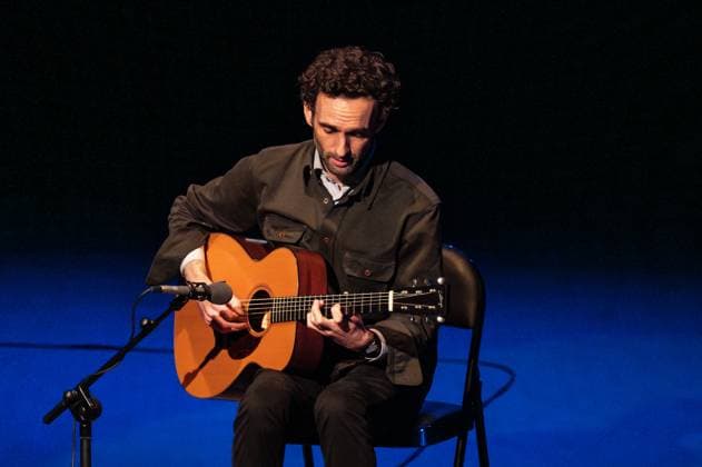 Julian Lage performs in Madrid, Spain - 07 Nov 2025 American jazz guitarist Julian Lage performs during the JAZZMADRID concert at the Fernanda Gómez Theatre in Madrid. Madrid Spain Copyright: xAtilanoxGarciax xSOPAxImagesx FOTO55062