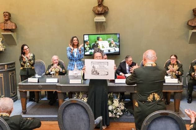 RIO DE JANEIRO, RJ - 07.11.2025: PRIMEIRA MULHER NEGRA NA ABL - Writer Ana Maria Goncalves takes seat number 33 at the Brazilian Academy of Letters (ABL). The author of the book "Um defeito de Cor" is the first black woman at the ABL. Her book served as inspiration for the Portela samba school in the 2024 Carnival. The ceremony took place this Friday (7) at the ABL headquarters in Rio de Janeiro. x2837727x  LorandoxLabbe