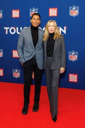 Reception BILD NFL TOUCHDOWN BERLIN Donnie Edwards and Kathryn Edwards at the BILD TOUCHDOWN BERLIN National Football League reception, on the occasion of the first regular season game of the NFL teams Indianapolis Colts vs Atlanta Falcons on 07 11 2025 at the Axel Springer Hochhaus in Berlin Copyright: xEventpressxKochanx