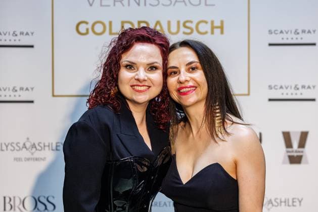07 11 2025 Düsseldorf Vernissage GOLDRAUSCH by statement artist Svenja Bross at 0211 Studio Exhibition opening with a tribute to courage, strength and inner radiance Svenjas works invite you to rediscover your own strength and celebrate life in golden tones An inspiring fusion of art Emp