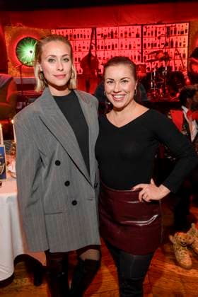 abb Palazzo Sina Tkotsch and Sarah Tkotsch as guests at the gala premiere of Kolja Kleeberg and Hans Peter Wodarz 17 Dinner Show Unikate at PALAZZO Spiegelpalast on 07 11 2025 in Berlin Berlin Germany