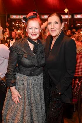 abb Palazzo Enie van de Meiklokjes and Katy Karrenbauer as guests at the gala premiere of Kolja Kleeberg and Hans Peter Wodarz 17 Dinner Show Unikate at PALAZZO Spiegelpalast on 07 11 2025 in Berlin Berlin Germany