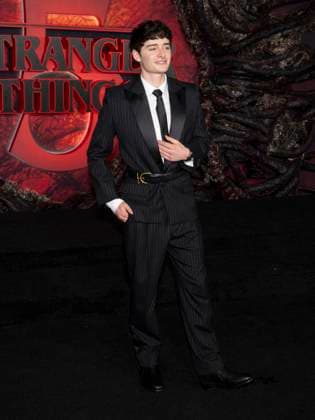 November 6, 2025, Hollywood, California, USA: Canadian-American actor and entrepreneur NOAH SCHNAPP attends the Los Angeles red carpet premiere of Netflix s Stranger Things Season 5. Hollywood USA - ZUMAb173 20251106_aap_b173_297 Copyright: xBillyxBennightx