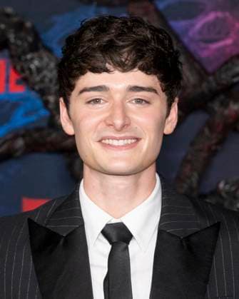 November 6, 2025, Hollywood, California, USA: Canadian-American actor and entrepreneur NOAH SCHNAPP attends the Los Angeles red carpet premiere of Netflix s Stranger Things Season 5. Hollywood USA - ZUMAb173 20251106_aap_b173_305 Copyright: xBillyxBennightx
