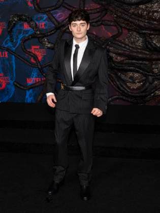 November 6, 2025, Hollywood, California, USA: Canadian-American actor and entrepreneur NOAH SCHNAPP attends the Los Angeles red carpet premiere of Netflix s Stranger Things Season 5. Hollywood USA - ZUMAb173 20251106_aap_b173_333 Copyright: xBillyxBennightx