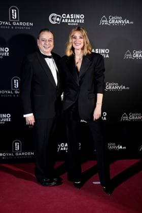 Antenas de Oro Awards 2025 The president of the Spanish Federation of Radio and Television Associations, Juan Ignacio Ocana i and journalist Sandra Barneda d , during the photocall prior to the presentation of the Antenas de Oro Awards, at the Casino de Aranjuez, on November 8, 2025, in Aranjuez, Madrid Spain The Federation of Spanish Radio and Television Associations has held the 52nd edition of the Golden Antenna Awards, which recognize the work of the most relevant figures of the year in television, radio and media 08 NOVEMBER 2025 GOLDEN ANTENAS AWARDS CASINO RADIO TELE MEDIA A Pé Aranjuez Madrid Aranjuez Madrid Madrid Espana  Copyright: xA.xPÃ rezxMecax 7087222