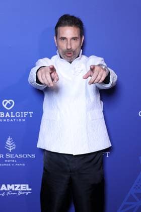 Paris Global Gift Gala - Paris Richard Orlinski attends the Paris Global Gift Gala in Paris, France on Novmber 08, 2025. Photo by Jerome Domine ABACAPRESS.COM France  Copyright: xDominexJerome ABACAx