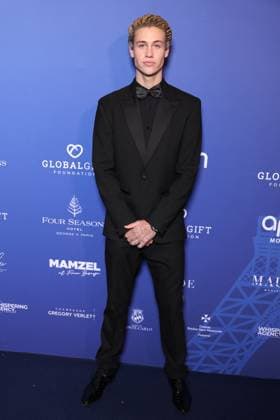Paris Global Gift Gala - Paris Matteo Sinet attends the Paris Global Gift Gala in Paris, France on Novmber 08, 2025. Photo by Jerome Domine ABACAPRESS.COM France  Copyright: xDominexJerome ABACAx
