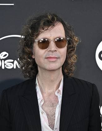 2025 Rock & Roll Hall of Fame Induction Ceremony Beck arriving to the 2025 Rock & Roll Hall of Fame Induction Ceremony held at the Peacock Theater on November 8, 2025 in Los Angeles, Ca. Los Angeles Peacock Theater California USA Copyright: xStarbuck AFF-USA.COMx