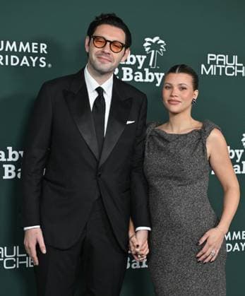 2025 Baby2Baby Gala Elliot Grainge and Sofia Richie arriving to the 2025 Baby2Baby Gala presented by Paul Mitchell at the Pacific Design Center on November 8, 2025 in West Hollywood, Ca. West Hollywood Pacific Design Center California USA Copyright: xLISAxOConnor xAFF-USA.COMx