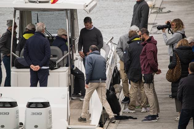 King Juan Carlos I with white cap participates in the second day of the regattas at the Club Naútico de Sanxenxo, on November 9, 2025, in Sanxenxo, Pontevedra, Galicia Spain Juan Carlos I is in the Pontevedra town of Sanxenxo to participate, during this weekend, in the regattas of the eighth series of the Spanish League of 6 meters 09 NOVEMBER 2025 Elena Ferná Sanxenxo, Pontevedra, Galicia Sanxenxo, Pontevedra, Galicia Spain Copyright: xElenaxFernandezx 7088645