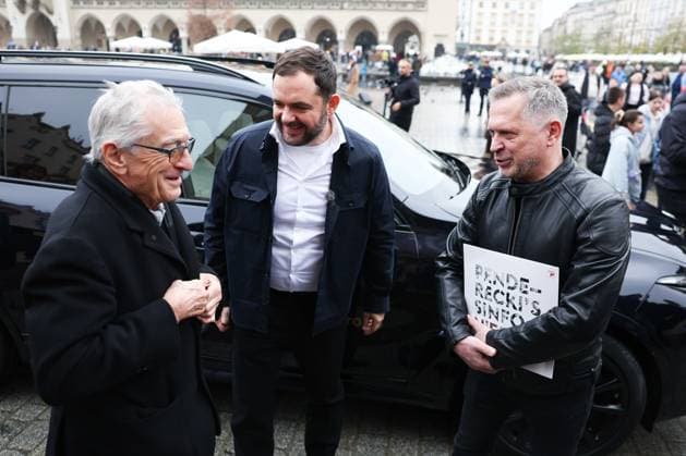 Robert De Niro visits Krakow KRAKOW, POLAND - NOVEMBER 9: Robert De Niro and vice Mayor of Krakow Stanislaw Mazur during their meeting at Main Square in Krakow, Poland on November 9, 2025. An American actor is planning to launch a new hotel in the reconstructed building in Krakow under the Nobu brand, of which he is a co-owner. Jakub Porzycki Anadolu Krakow Poland. Editorial use only. Please get in touch for any other usage.  Copyright: x2025xAnadoluxJakubxPorzyckix