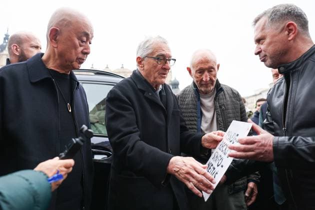 Robert De Niro visits Krakow KRAKOW, POLAND - NOVEMBER 9: Nobu Matsuhisa, Robert De Niro and Meir Teper and vice Mayor of Krakow Stanislaw Mazur during their meeting at Main Square in Krakow, Poland on November 9, 2025. An American actor is planning to launch a new hotel in the reconstructed building in Krakow under the Nobu brand, of which he is a co-owner. Jakub Porzycki Anadolu Krakow Poland. Editorial use only. Please get in touch for any other usage.  Copyright: x2025xAnadoluxJakubxPorzyckix
