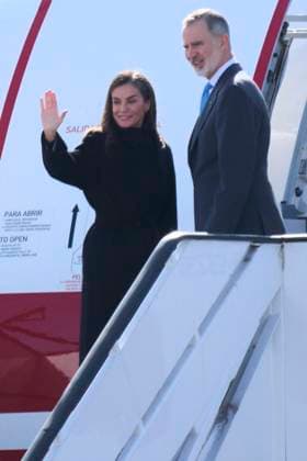 09-11-2025 Madrid King Felipe VI and Queen Letizia departing for their 3 day state visit to the Peoples Republic of China at Adolfo Suarez Madrid-Barajas Airport in Madrid. No Spain Â  Copyright: xPPEx