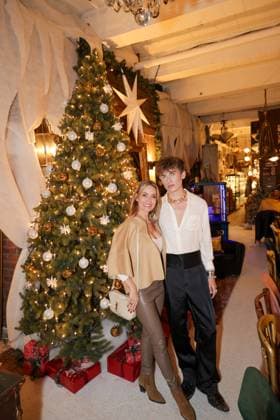 GLAMOUR GENUSS EVENT by Wildhagen Friends Host Paul Wildhagen with TV journalist Sarah Valentina Winkhaus in the pre-Christmas decorated hall Düsseldorf Wandelhalle NRW Germany