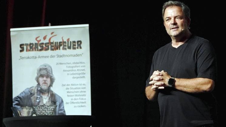 10 Straßenfeuer charity gala FOR EDITORIAL PURPOSES ONLY p Dog trainer Martin Rütter will be the star guest at the 10 Straßenfeuer charity gala Germany NRW Gelsenkirchen on Sunday, 09 11 2025 at the Hans Sachs Haus in Gelsenkirchen Copyright MichaelxKorte Copyright: MichaelxKorte doc836y0fyheljs2188e9b ,EDITORIAL USE ONLY Copyright: MichaelxKorte
