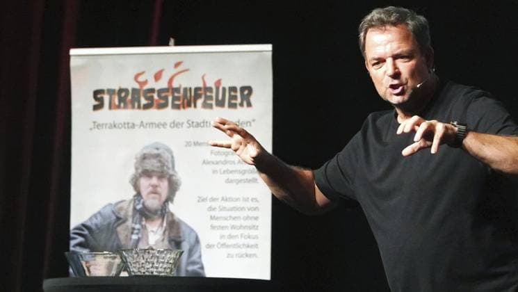 10 Straßenfeuer charity gala FOR EDITORIAL PURPOSES ONLY p Dog trainer Martin Rütter will be the star guest at the 10 Straßenfeuer charity gala Germany NRW Gelsenkirchen on Sunday, 09 11 2025 at the Hans Sachs Haus in Gelsenkirchen Copyright MichaelxKorte Copyright: MichaelxKorte doc836y0g56ry91idpt0ohc ,EDITORIAL USE ONLY Copyright: MichaelxKorte