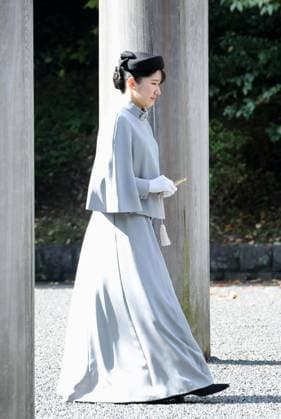 Japan s Princess Aiko Japanese Princess Aiko visits the mausoleum of Emperor Showa, her great-grandfather, at the Musashi imperial mausoleum complex in Hachioji, western Tokyo, on Nov. 10, 2025, ahead of her first official overseas trip to Laos later in the month. (Pool photo)  A14AA0005023092P