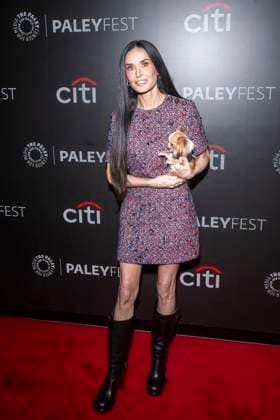 PaleyFest NY 2025: Paramount+ s Landman , New York, New York, USA - 09 Nov 2025 Demi Moore holding her dog Pilaf attends Paramount+ s Landman during PaleyFest NY 2025 at The Paley Museum. New York United States Copyright: xRonxAdarx xSOPAxImagesx _radar_paley_20251109_00652