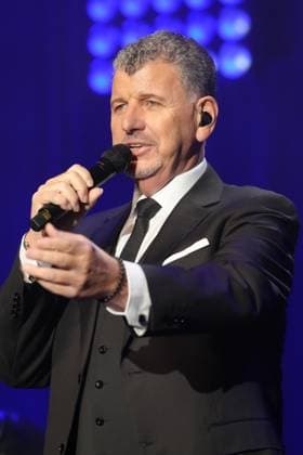 With his charming and soulful voice, the Argentinian enchanted the fans on the Ostalb Semino Rossi Over two hours of entertaining music With his charming and soulful voice, the Argentinian enchanted the fans on the Ostalb Germany, Schwaebisch Gmuend, Concress Centrum Stadtgarten, 09 11 2025 SP_GHR