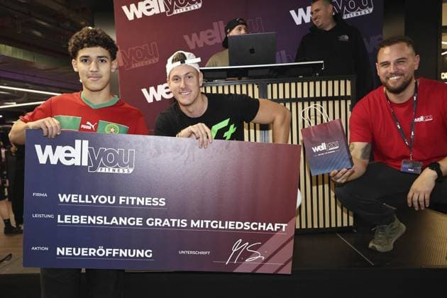 Calvin Kleinen attends the official opening of Wellyou FOR EDITORIAL PURPOSES ONLY EDITORIAL USE ONLY p Party musician Calvin Kleinen on November 10, 2025 at the Wellyou fitness center in the Rathausgalerie in Velbert Stadtmitte Germany NRW Velbert Copyright ChristofxKoepsel Copyright: ChristofxKoepsel doc837f3o812081eef024vz ,EDITORIAL USE ONLY Copyright: ChristofxKoepsel