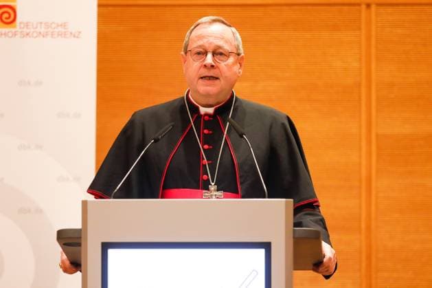 St Michaels Annual Reception 2025 in Berlin Berlin, 10 11 2025 Bishop Dr Georg Bätzing, Chairman of the German Bishops Conference, at the St Michaels Annual Reception 2025 in Berlin Berlin Copyright: xMatthiasxGränzdörferx