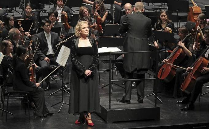 3 Symphony concert of the Neue Philharmonie Westfalen with the Gelsenkirchen star soprano Anne Schwanewilms at the Musiktheater im Revier in Gelsenkirchen FOR EDITORIAL PURPOSES ONLY p 3 Symphony concert of the Neue Ph Copyright: FrankxOppitz doc837g0tcenbcii8xfd6z ,EDITORIAL USE ONLY Copyright: FrankxOppitz