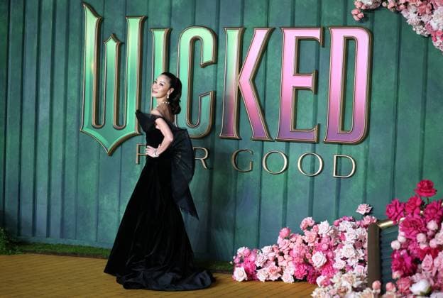 Wicked: For Good European Premiere at Cineworld Leicester Square in London - 10 Nov 2025 Michelle Yeoh attends the Wicked: For Good European Premiere at Cineworld Leicester Square. London United Kingdom Copyright: xFredxDuvalx xSOPAxImagesx FD_Wicked_For_Good_26