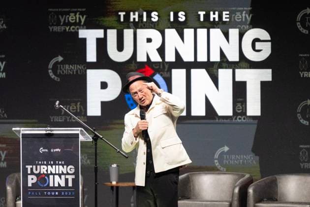 November 10, 2025, Berkeley, Ca, USA: Comedian and acto,r Rob Schneider, mimics actor Robert De Niro, after he met him at a Saturday Night Live show during the Turning Point USA tour at the UC Berkeley on Monday, Nov. 10, 2025, in Berkeley. The group was founded by late conservative activist Charlie Kirk. Berkeley USA - ZUMAj89_ 20251110_zaf_j89_024 Copyright: xPaulxKitagakixJr.x