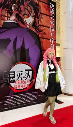 Demon Slayer Kimetsu no Yaiba - The Movie: Infinity Castle China Premiere Ceremony SHANGHAI, CHINA - NOVEMBER 10, 2025 - Demon Slayer Kimetsu no Yaiba - The Movie: Infinity Castle China Premiere Ceremony, fan cosplay takes a photo in front of the poster wall as an anime character, Shanghai, China on November 10, 2025. Shanghai Shanghai China  Copyright: xCFOTOx i1762873155330