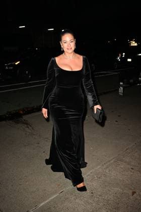 Celebrities arrive for CVFF Vogue Dinner Featuring: Ashley Graham Where: New York City, New York, United States When: 10 Nov 2025 Credit: Elder Ordonez INSTARimages EDITORIAL USE ONLY. NOT FOR USE BY NEWSPAPERS BASED IN THE UK. Copyright: xx instar55259116