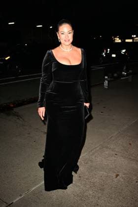 Celebrities arrive for CVFF Vogue Dinner Featuring: Ashley Graham Where: New York City, New York, United States When: 10 Nov 2025 Credit: Elder Ordonez INSTARimages EDITORIAL USE ONLY. NOT FOR USE BY NEWSPAPERS BASED IN THE UK. Copyright: xx instar55259117
