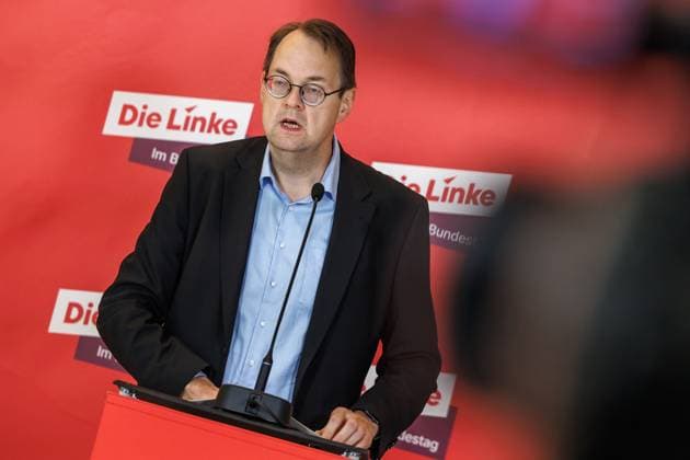 Statement Die Linke Soeren Pellmann at a statement Die Linke on 11 11 25 in Berlin Berlin Berlin Germany Reichstag