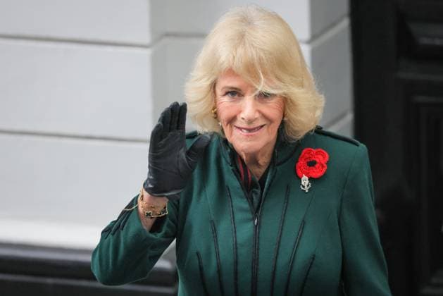 Queen Camilla joins Poppies for Paddington Commemoration at Paddiongton Station on Armistice Day, London, UK London, UK. 11th Nov, 2025. Her Majesty smiles and waves at members of the public. Queen Camilla arrives by Train into Paddington Station and joins Poppies for Paddington the Commemorations on Armistice Day. Poppies to Paddington is an annual commemoration. Poppy wreaths from around the GWR network are collected by designate trains, arriving into Paddington station before 1100, followed by a 2 minute silence and commemorative proceedings., Credit:Imageplotter Avalon  Copyright: xImageplotterx xAvalonx 1051817398