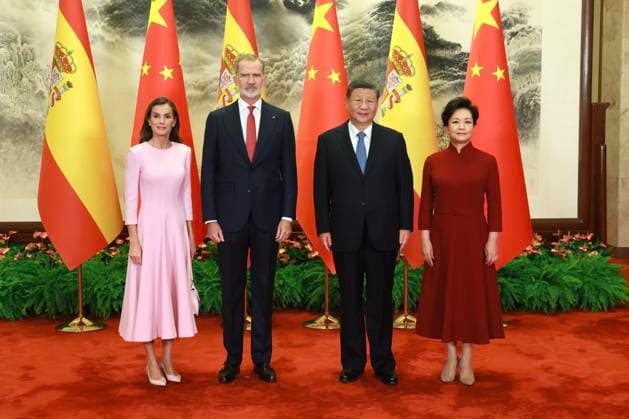 12-11-2025 China King Felipe VI and Queen Letizia with President Xi Jinping and Peng Liyuan during the statevisit in Beijing, China. Â  Copyright: xPPEx