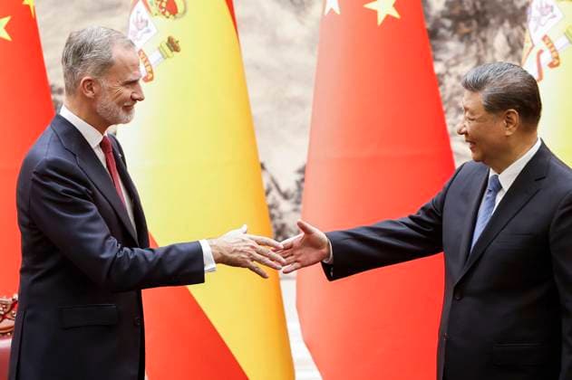 12-11-2025 China King Felipe VI with President Xi Jinping during the statevisit in Beijing, China. Â  Copyright: xPPEx