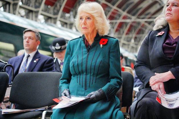 . 11 11 2025. London, United Kingdom. Queen Camilla at Paddington train station in London as part of the Great Western Railway Poppies to Paddington event to mark Armistice Day.  xPoolx xi-Imagesx IIM-26369-0008